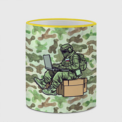 Кружка 3D Русский солдат за ноутбуком, цвет: 3D-желтый кант — фото 2