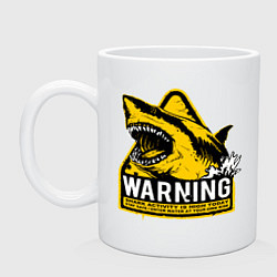 Кружка керамическая Предупреждающий знак - опасно акулы, цвет: белый