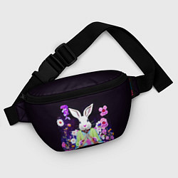 Поясная сумка Кролик в цветах на черном фоне, цвет: 3D-принт — фото 2
