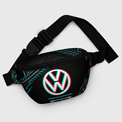 Поясная сумка Значок Volkswagen в стиле glitch на темном фоне, цвет: 3D-принт — фото 2