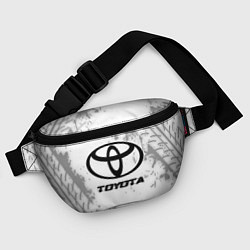 Поясная сумка Toyota speed на светлом фоне со следами шин, цвет: 3D-принт — фото 2