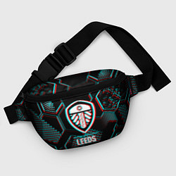 Поясная сумка Leeds United FC в стиле glitch на темном фоне, цвет: 3D-принт — фото 2