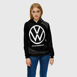 Толстовка-худи женская Volkswagen speed на темном фоне со следами шин, цвет: 3D-черный — фото 2