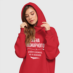 Женское худи-платье Жена пожарного важна, цвет: красный — фото 2