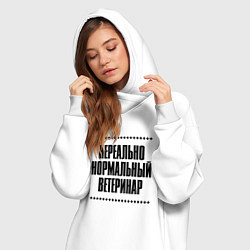 Женское худи-платье Нереально нормальный ветеринар, цвет: белый — фото 2