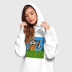 Женское худи-платье Ретро-мультяшная собака держит утку в траве - игра, цвет: белый — фото 2
