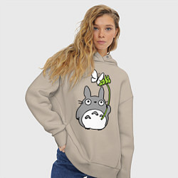 Толстовка оверсайз женская Totoro и бабочка, цвет: миндальный — фото 2