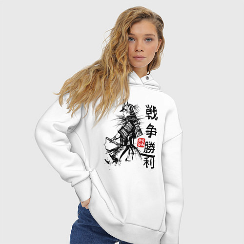Женское худи оверсайз Самурай с мечом в шлеме / Белый – фото 3