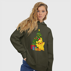 Толстовка оверсайз женская Новогодний Пикачу и елка, цвет: хаки — фото 2