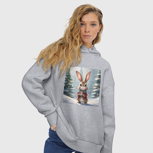 Женское худи оверсайз Новогодний зайчик с подарком в зимнем лесу / Меланж – фото 3