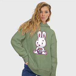 Толстовка оверсайз женская Кролик с кружкой, цвет: авокадо — фото 2