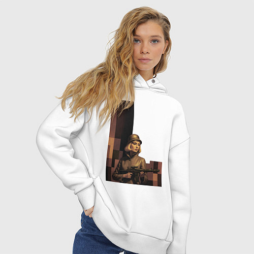 Женское худи оверсайз Женщина с автоматом ретрофутуризм поп-арт 1970-е / Белый – фото 3