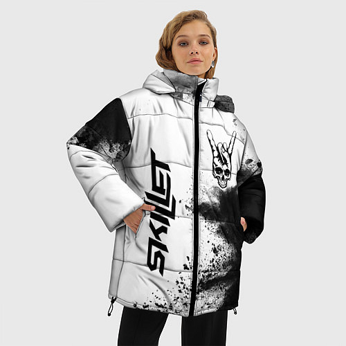 Женская зимняя куртка Skillet и рок символ на светлом фоне / 3D-Черный – фото 3