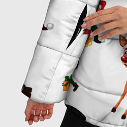 Куртка зимняя женская Зимний праздник - деды морозы гномы олени, цвет: 3D-красный — фото 2