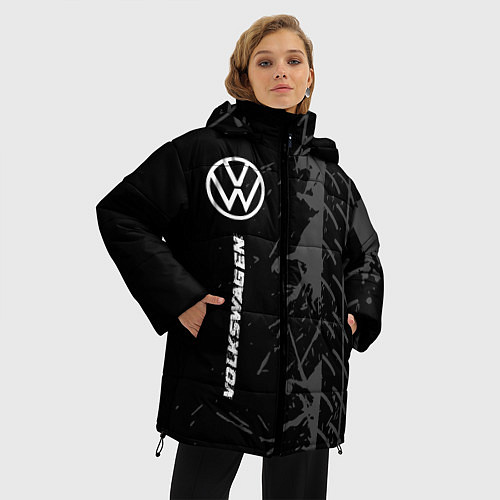 Женская зимняя куртка Volkswagen speed на темном фоне со следами шин по- / 3D-Черный – фото 3