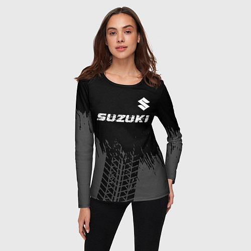 Женский лонгслив Suzuki speed на темном фоне со следами шин: символ / 3D-принт – фото 3