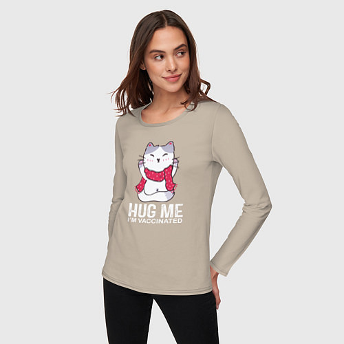 Женский лонгслив Hug Me Im Vaccinated / Миндальный – фото 3