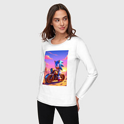 Лонгслив хлопковый женский Ёж Соник на ржавом ретро мотоцикле в пустыне, цвет: белый — фото 2