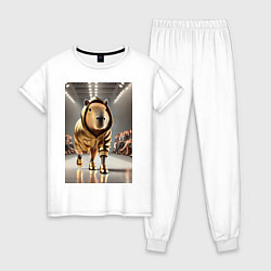 Женская пижама Капибара без лапки на модном показе в золоте