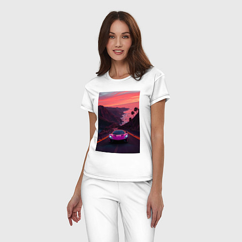 Женская пижама Суперкар едет по дороге около океана / Белый – фото 3