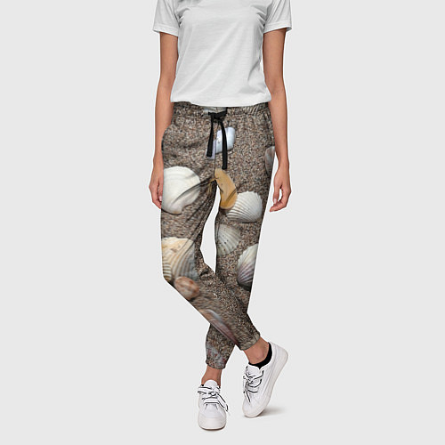 Женские брюки Композиция из ракушек на песке / 3D-принт – фото 3