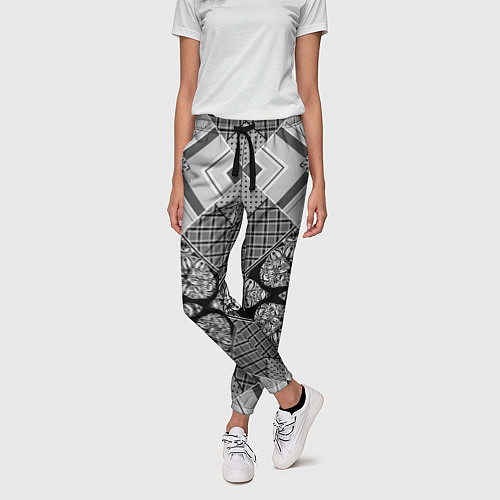 Женские брюки Черно белый этнический лоскутный узор / 3D-принт – фото 3