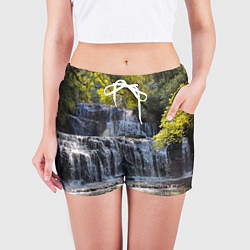 Шорты женские Водопад, солнечные лучи и лес, цвет: 3D-принт — фото 2