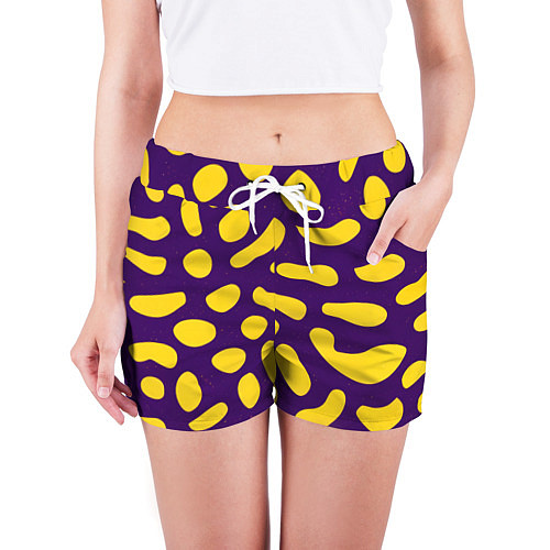 Женские шорты Желтые пятна на фиолетовом фоне / 3D-принт – фото 3