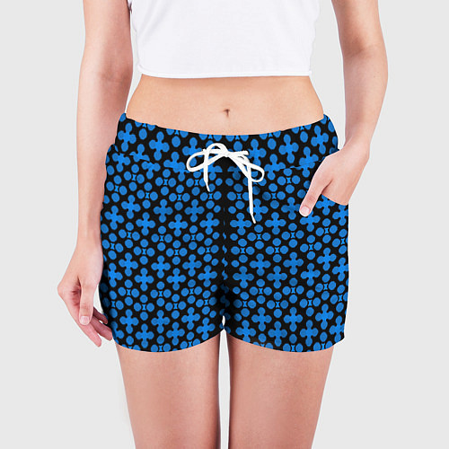 Женские шорты Синие четырёхлистники на чёрном фоне / 3D-принт – фото 3