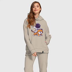 Женский костюм оверсайз Космонавт и тигр, цвет: миндальный — фото 2