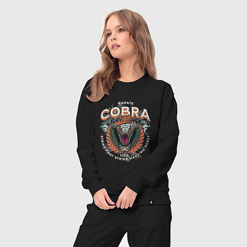 Женский костюм Кобра Кай - логотип с Коброй Cobra Kai Logo / Черный – фото 3