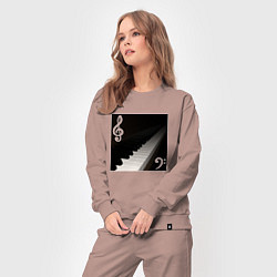 Костюм хлопковый женский Скрипичный и басовый ключи с клавиатурой фортепиан, цвет: пыльно-розовый — фото 2