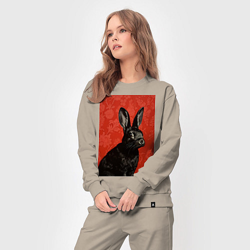 Женский костюм Черный кролик на красном фоне / Миндальный – фото 3