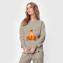 Костюм хлопковый женский Капибара в мандаринах, цвет: миндальный — фото 2