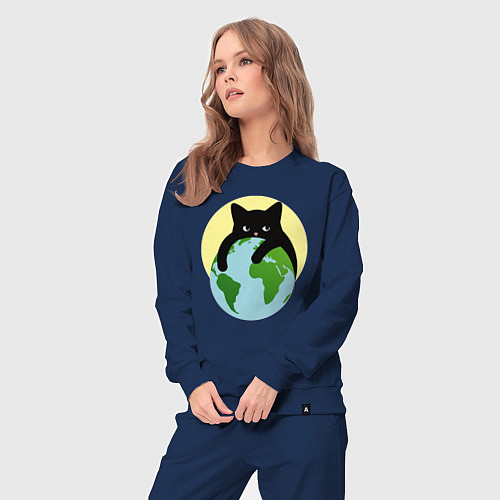 Женский костюм Котик, обнимающий землю в космосе / Тёмно-синий – фото 3