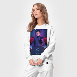 Костюм хлопковый женский Игра в кальмара ведущий с солдатами, цвет: белый — фото 2