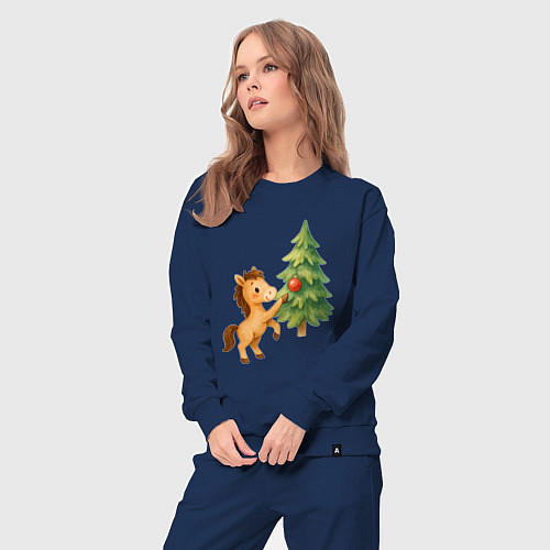 Женский костюм Лошадка украшает елочку / Тёмно-синий – фото 3