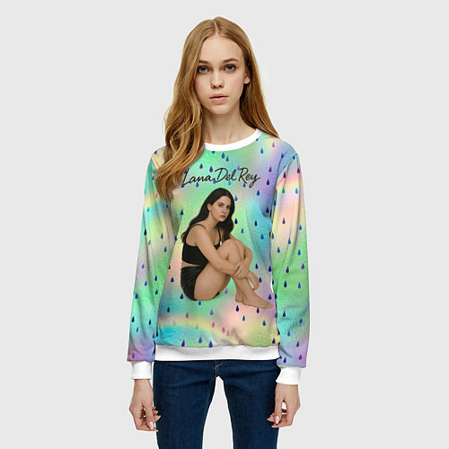 Женский свитшот Lana Del Rey сидит обняв колени / 3D-Белый – фото 3