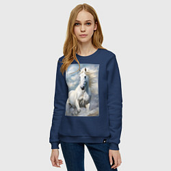 Свитшот хлопковый женский Белая лошадь на фоне неба, цвет: тёмно-синий — фото 2