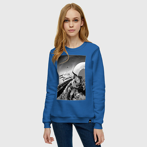 Женский свитшот Ванпанчмен Сайтама на крыле самолета / Синий – фото 3