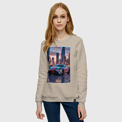 Свитшот хлопковый женский Суперкар на фоне небоскребов, цвет: миндальный — фото 2