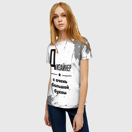 Женская футболка Дизайнер с очень большой буквы на светлом фоне / 3D-принт – фото 3