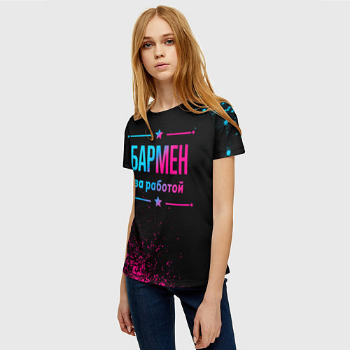 Женская футболка Бармен за работой - неоновый градиент / 3D-принт – фото 3