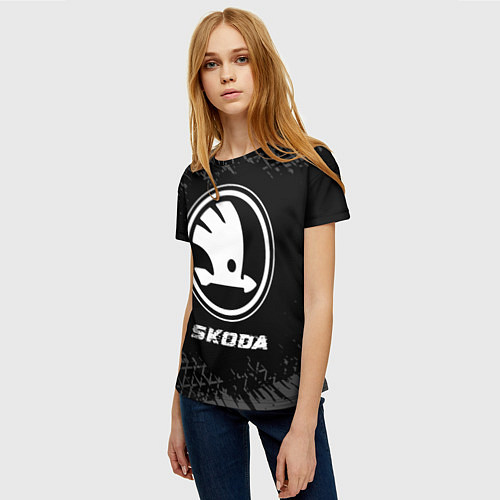 Женская футболка Skoda speed на темном фоне со следами шин / 3D-принт – фото 3