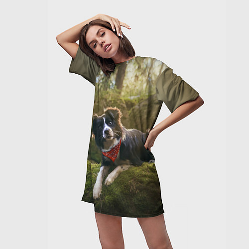 Женская длинная футболка Собачка на траве / 3D-принт – фото 3