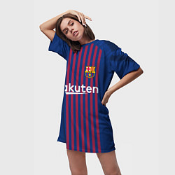 Футболка женская длинная FC Barcelona: Messi Home 18/19, цвет: 3D-принт — фото 2
