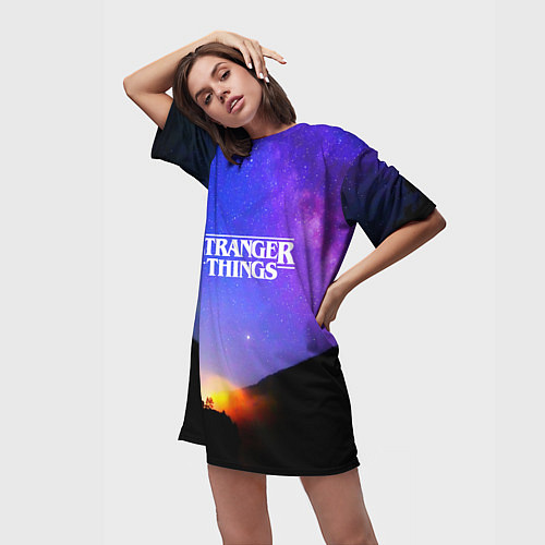 Женская длинная футболка Stranger Things: Space Rising / 3D-принт – фото 3