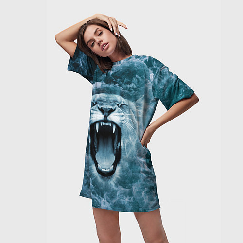 Женская длинная футболка Львица в бушующих волнах / 3D-принт – фото 3