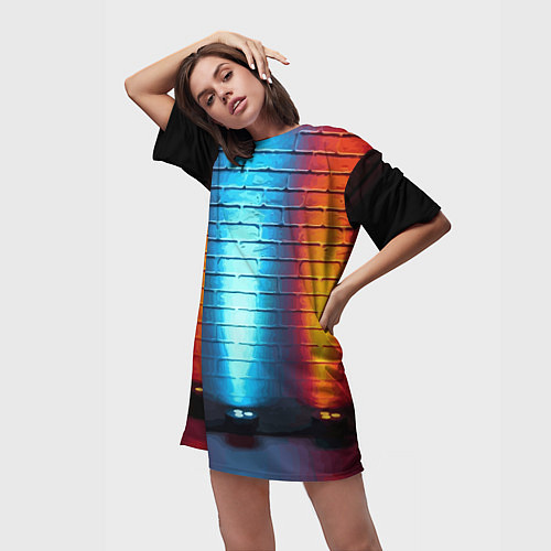 Женская длинная футболка Кирпичная стена Неон / 3D-принт – фото 3