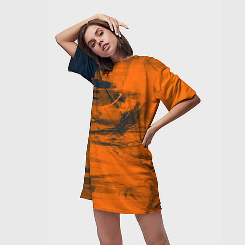 Женская длинная футболка Абстрактная оранжевая поверхность и чёрные тени / 3D-принт – фото 3